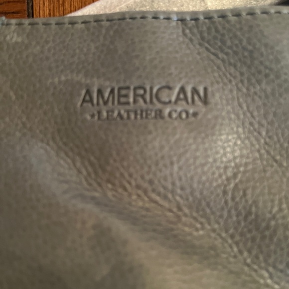 Sage green leather purse - Picture 5 of 7